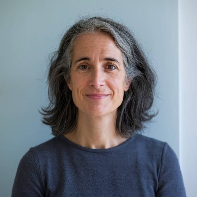 Làm sao để che đi tóc bạc? Ba bài thuốc dân gian